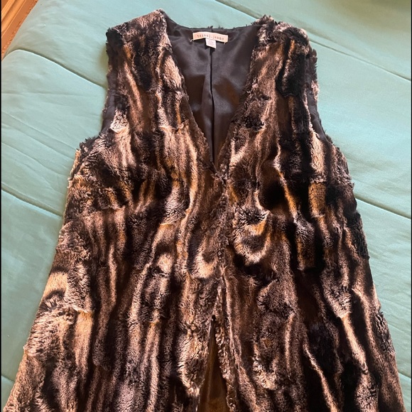 EUC XS Tribal Jeans Fur Vest - Picture 2 of 3